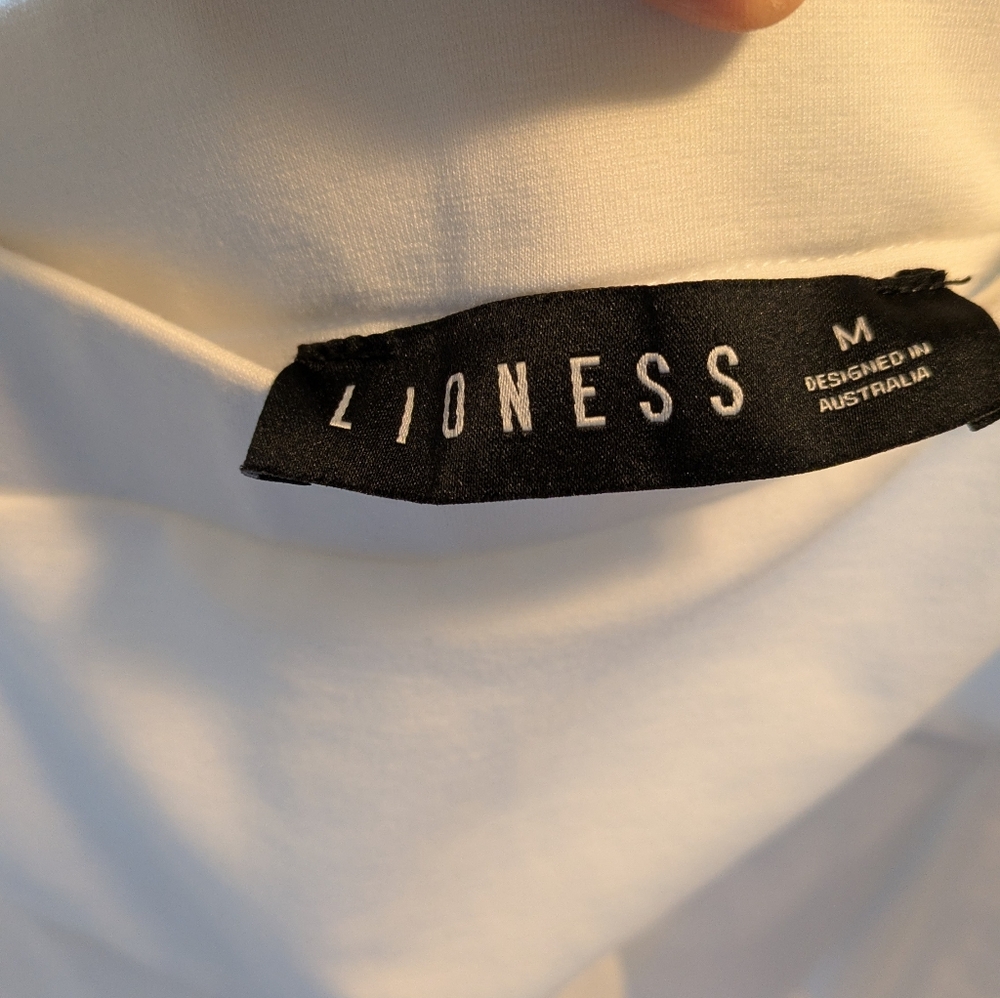 Lioness White Pleated Skirt Size Medium - Picture 3 of 4